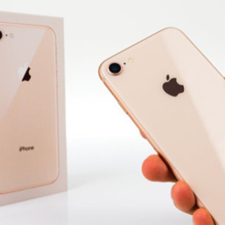 Simロック解除済み！) iPhone 8 GOLD!! 輝きの...