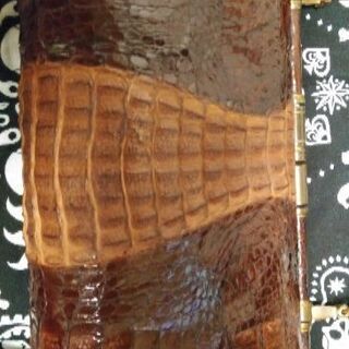 貴重「ワニ革バック」の画像