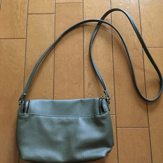 H&M カーキ　ショルダーバッグの画像
