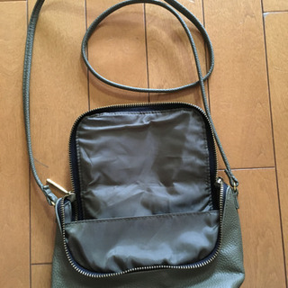 H&M カーキ　ショルダーバッグの画像