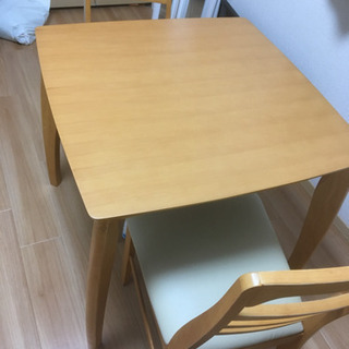ダイニングテーブル