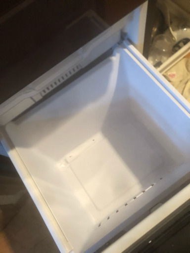 中古相場30000円 イセンス 2018年製2ドア冷蔵庫 （134L） HR-G13A-BR ガラスブラウン