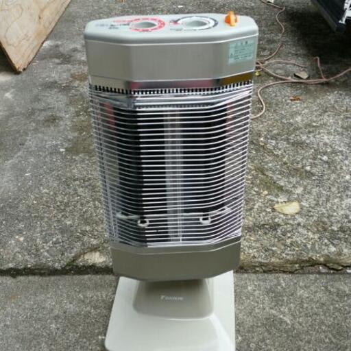 ダイキン　遠赤外線暖房機　ERFT11LS