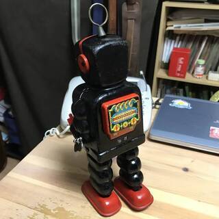 ヨシヤ 1960年代 のHIGH-WHEEL ROBOT です。飾ってその存在感には圧倒されます。の画像