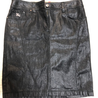 Burberryのレザースカート