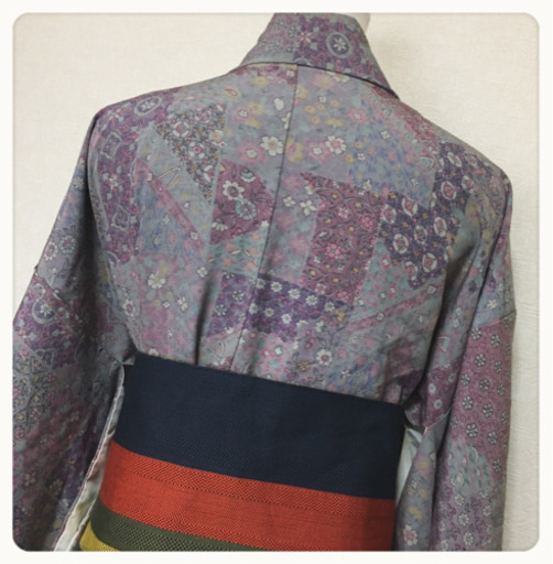 着物 和モダン  古典 レトロ 広襟 桜 花  吉祥文様 幾何連続文様 正絹？