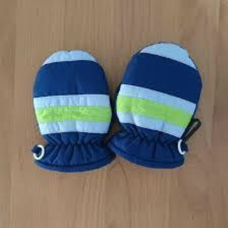 1歳～2歳サイズの手袋譲って貰えませんか？