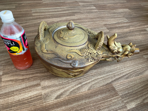 龍の顔をもつやちむん 大きな急須