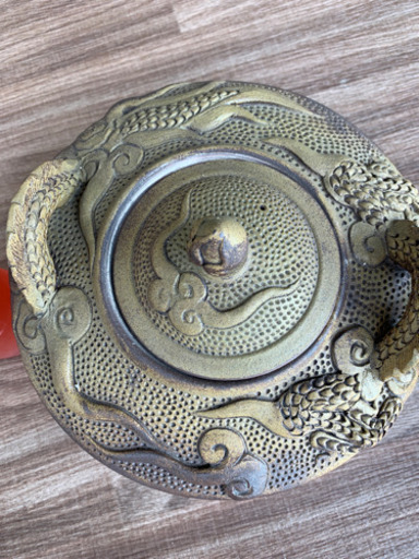 龍の顔をもつやちむん 大きな急須