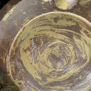 龍の顔をもつやちむん 大きな急須の画像