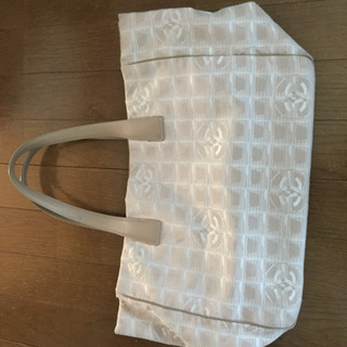 シャネル トートバッグでA4サイズまで入って使いやすいです。軽い...