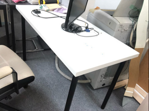 IKEAの机、足置き、椅子など各1000円