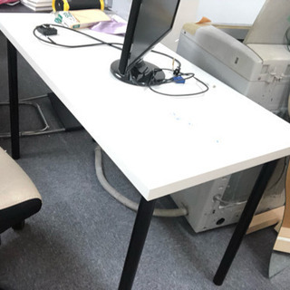 IKEAの机、足置き、椅子など各1000円