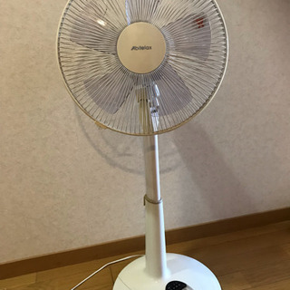【中古品】扇風機（羽根が1枚欠けています）の画像