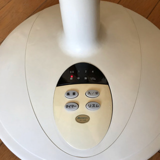 【中古品】扇風機（羽根が1枚欠けています）の画像
