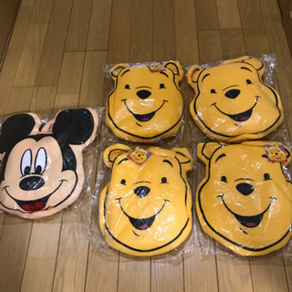 ディズニー プーさん・ミッキー 袋付き 膝掛け×5個の画像