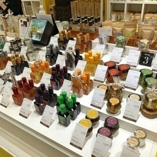 時給1300円～！シフト申告制！渋谷ヒカリエShinQsでの南フランスの調味料の販売スタッフ募集！の画像