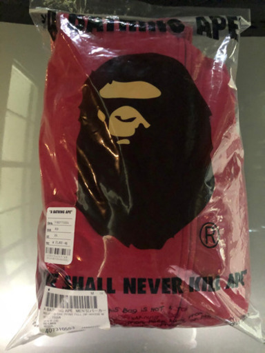 APE エイプ　赤ジップアップパーカー
