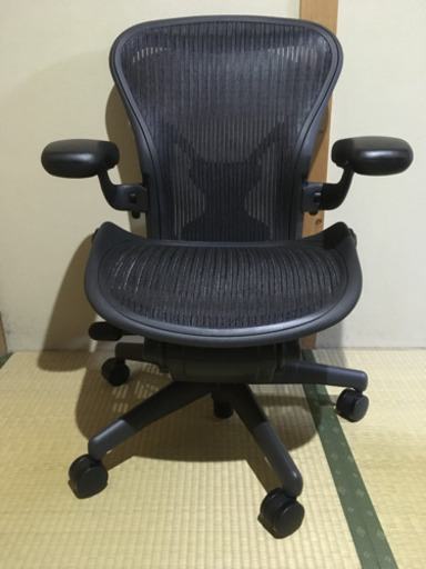 【使用僅か】アーロンチェアー ポスチャーフィットフル装備Aサイズ グラファイトベース クラシック ハーマンミラー