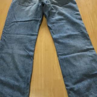 ユニクロ ジーンズ メンズ 32インチ（８２センチ）の画像