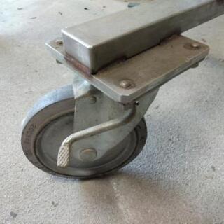 ジェットスキー保管台車の画像