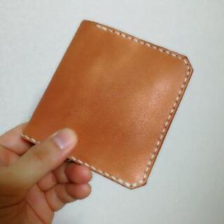 【ハンドメイド】エイジングするヌメ革のハーフウォレット小銭入れの...