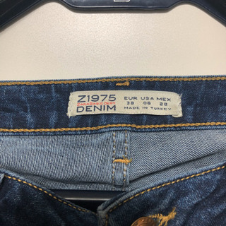 ZARA ダメージジーンズの画像