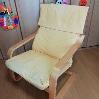 オレンジ色ロッキングチェアー