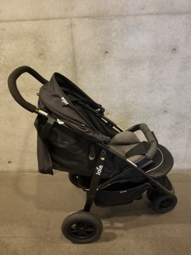 最終値下げ❗️火曜まで売れなかったら中古のお店に出します。三輪ベビーカー 保険来年6月まであり❗️箱もあります。新生児から使えます