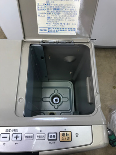 A1850☆石油ファンヒーター在庫多数☆コロナ2011年製石油ファンヒーター