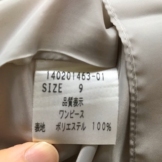 ドレス 9号 一度だけ使用 薄いゴールド　膝下丈の画像