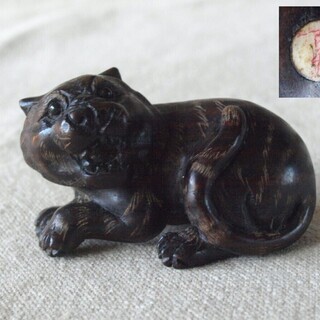 唐木★根付 虎（トラ）在銘【吉利】5cm寅 獅子 作家物 提げ物...