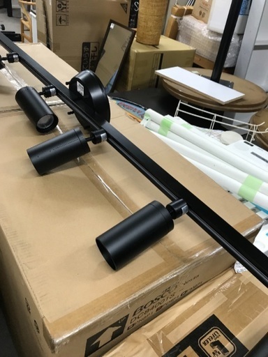 展示場所がない為特価！6灯の天井照明 金型ロゼット式 コイズミ