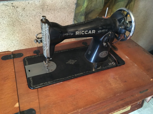 足踏みミシン　リッカー　RICCAR レトロ　アンティーク