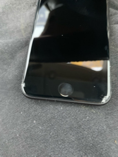 iPhone8 64GB au  三カ所割れあり