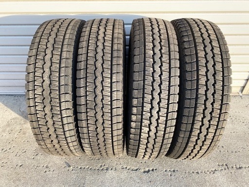 バリ山【希少サイズ】185R14　6PR　LT　ダンロップ　WINTER　MAXX　SV01　中古スタッドレス４本　ボンゴなど