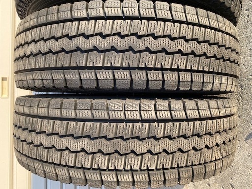 バリ山【希少サイズ】185R14　6PR　LT　ダンロップ　WINTER　MAXX　SV01　中古スタッドレス４本　ボンゴなど
