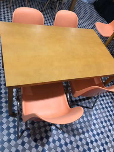 【美品】テーブル、スタッキングチェア（バラ売り可）