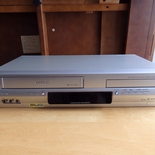 TOSHIBA VHSビデオデッキ一体型DVDプレーヤー SD-...