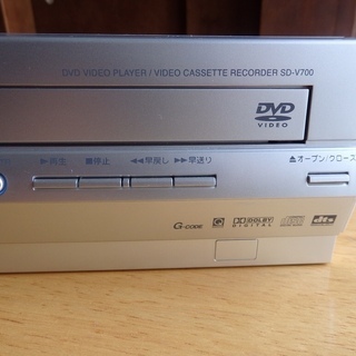 TOSHIBA VHSビデオデッキ一体型DVDプレーヤー SD-V700 差し上げます。本日引き渡し希望！の画像
