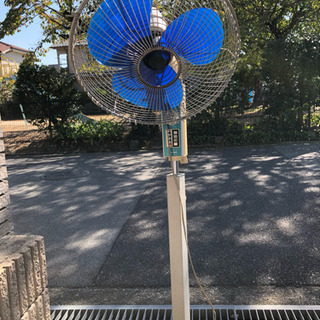 背の高い扇風機の画像