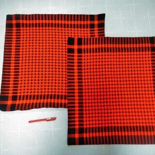 ★★美品2枚!!昭和レトロ柄・55㎝×57㎝の秋冬用・座布団カバー★★