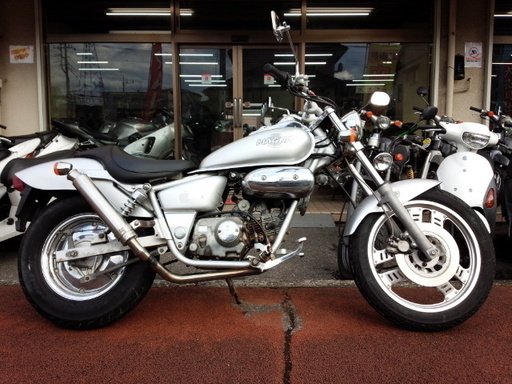 NO.2903　マグナ５０ （ＭＡＧＮＡ）　４サイクル クラッチ付き４速ミッション　ステンレスかち上げマフラー　シルバー　☆彡