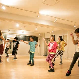 新開講    キッズ！英語でダンス