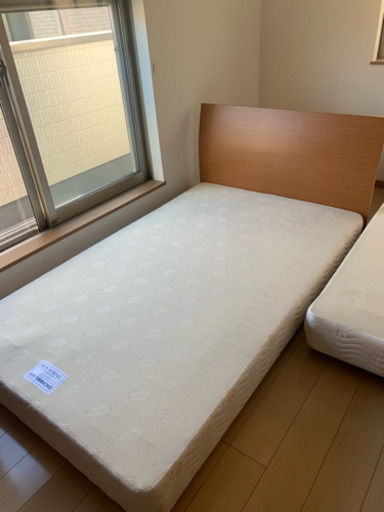 ☆高級ベッドシモンズ セミダブルベッドフレーム ☆