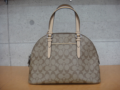 COACH 2WAYハンドバッグ ショルダーバッグ エナメル シグネチャー 【本物保証】美品 COACH　2Way ショルダー ハンドバッグ シグネチャー柄 カーキ×ベージュ F26184 【モノ市場安城店】