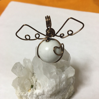 【新品】ハウライトの天使ペンダント