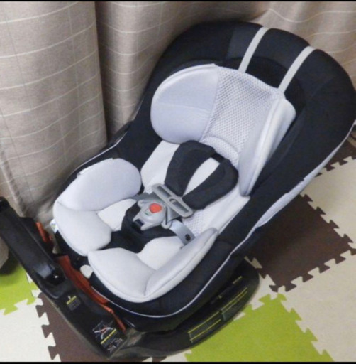 コンビ ✩チャイルドシート 新生児〜