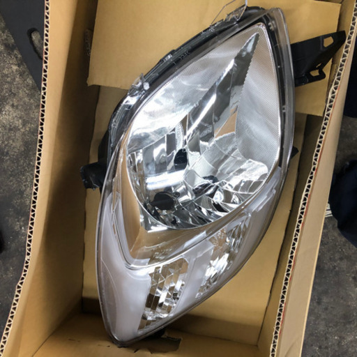 売約済❗️トヨタヴィッツ90系？ヘッドライト新品左右