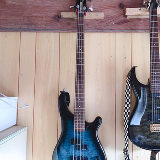 フェルナンデス ベース